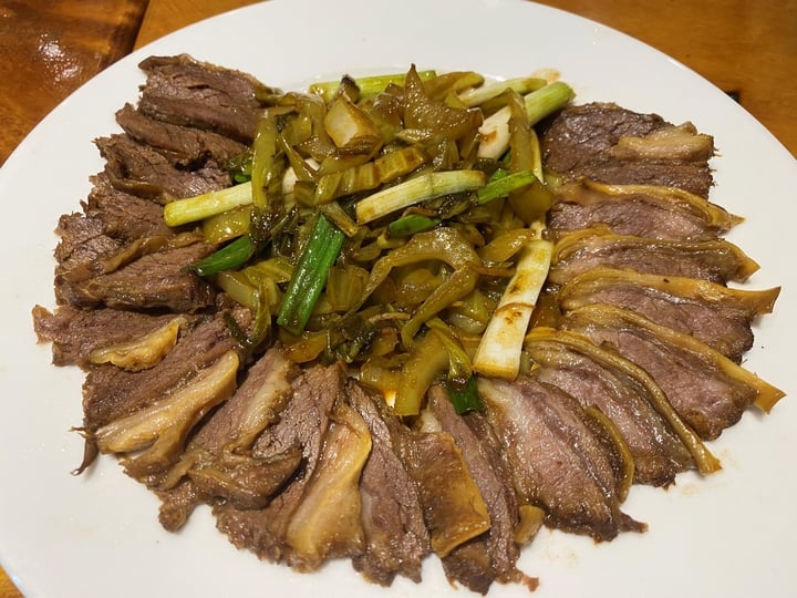 Độc đáo thịt lừa giá vài triệu đồng/kg hút khách ở TP.HCM - Ảnh 1