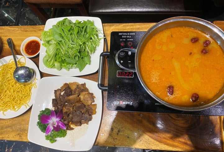 Độc đáo thịt lừa giá vài triệu đồng/kg hút khách ở TP.HCM - Ảnh 2