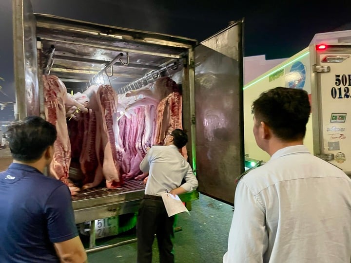 Thịt heo tăng không ngừng, cơm tấm, ổ bánh mì ở TP.HCM bắt đầu đội giá - Ảnh 4