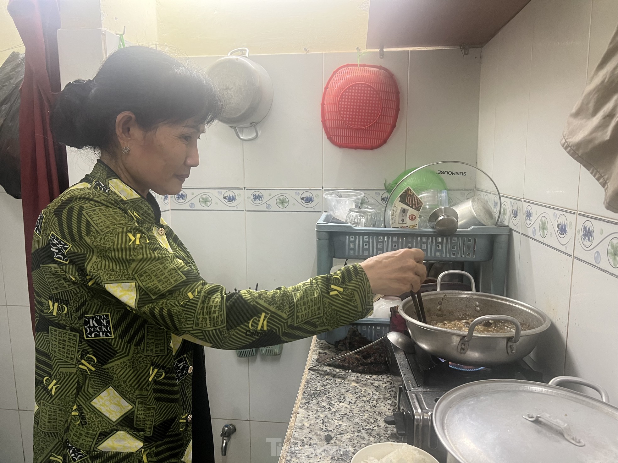 Nhiều bà nội trợ thay khẩu phần ăn gia đình từ khi heo tăng giá quá cao - Ảnh 2