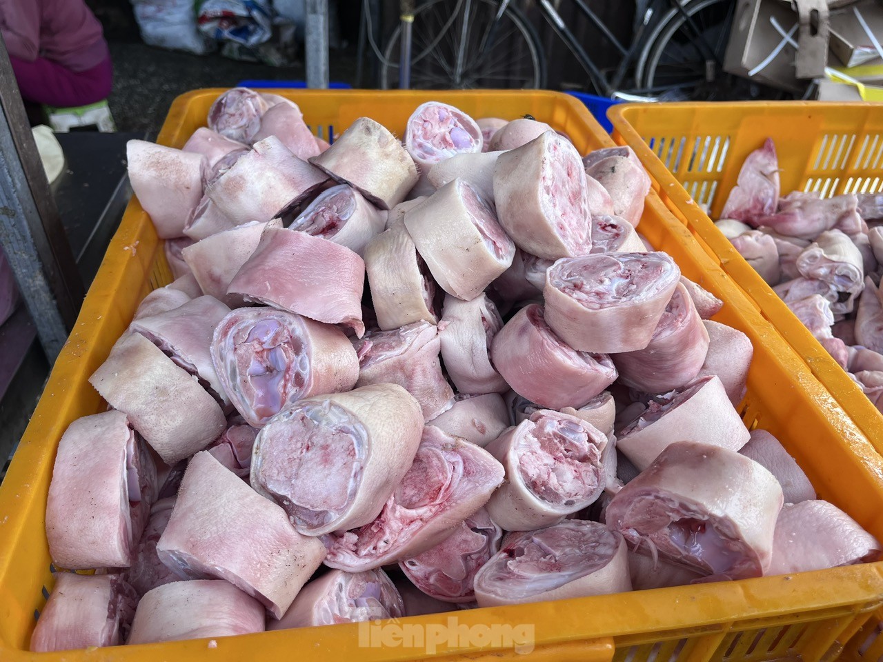 Nhiều bà nội trợ thay khẩu phần ăn gia đình từ khi heo tăng giá quá cao - Ảnh 4