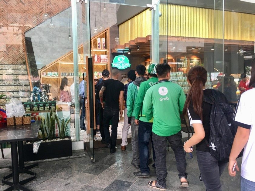 8/3 'bão tố' của shipper: Phải tắt app, không dám nhận đơn hàng vì toàn 'blind box' khủng - Ảnh 2