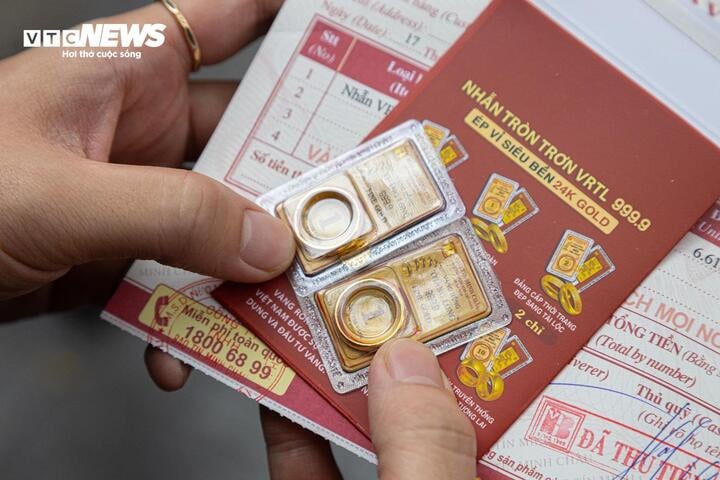 Giá vàng ngừng tăng, nên bán cắt lỗ hay mua đón sóng? - Ảnh 2