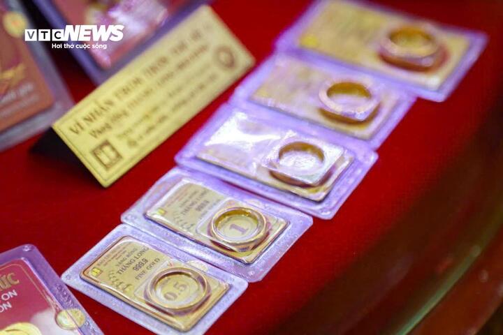 Giá vàng liên tục lập đỉnh, người mua vàng lãi đậm sau 1 tuần - Ảnh 1