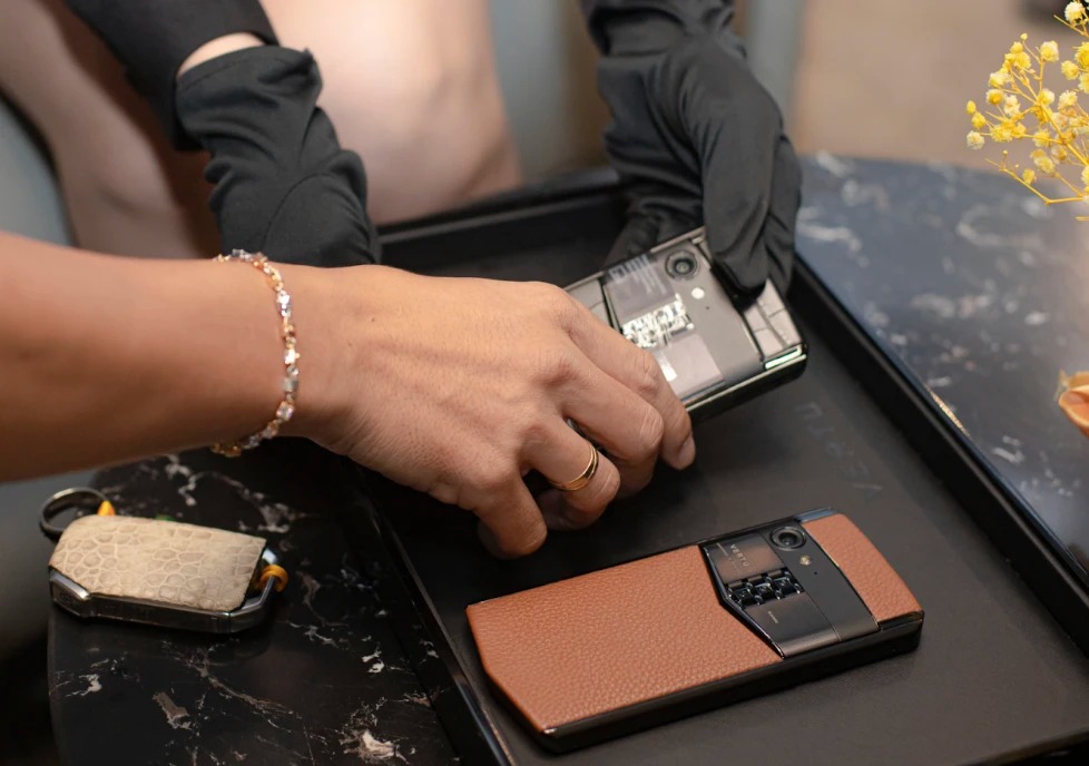 Điện thoại xa xỉ Vertu hot trở lại: Trung bình 2 ngày bán được 1 máy, doanh thu vượt 4,75 tỷ đồng trong 2 tháng đầu năm - Ảnh 2