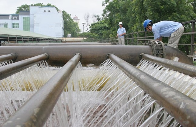 Nước sạch sông Đà được duyệt tăng giá bán buôn sau 11 năm bình ổn - Ảnh 1