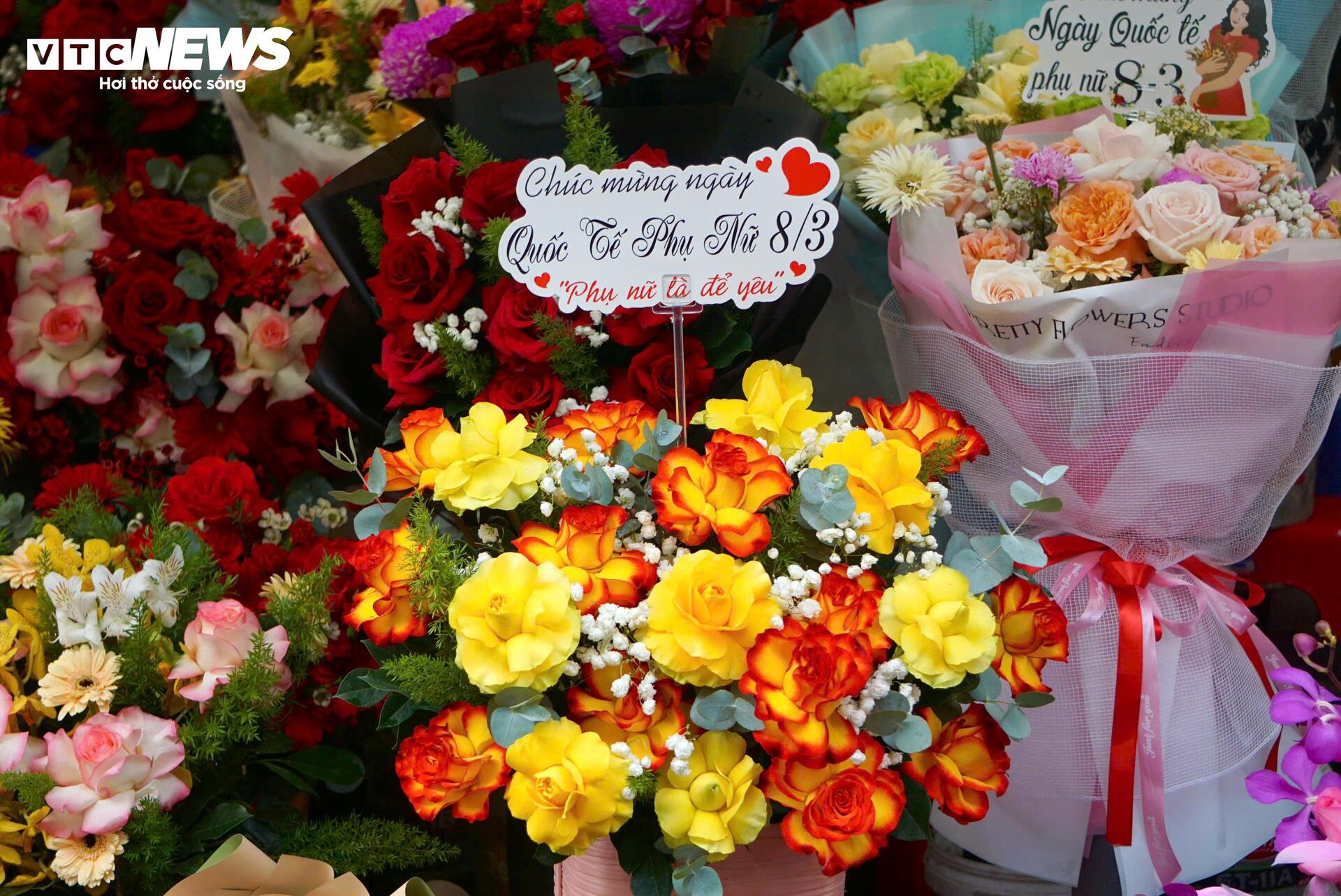 Đông nghịt khách, tiểu thương chợ hoa lớn nhất TP.HCM vẫn than 'ế' hàng - Ảnh 9