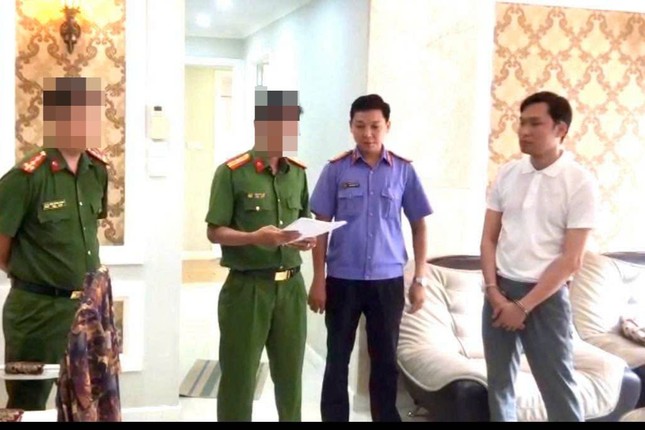 Một đại gia bị lừa 6 tỷ đồng đặt cọc mua Rolls-Royce Phantom - Ảnh 1