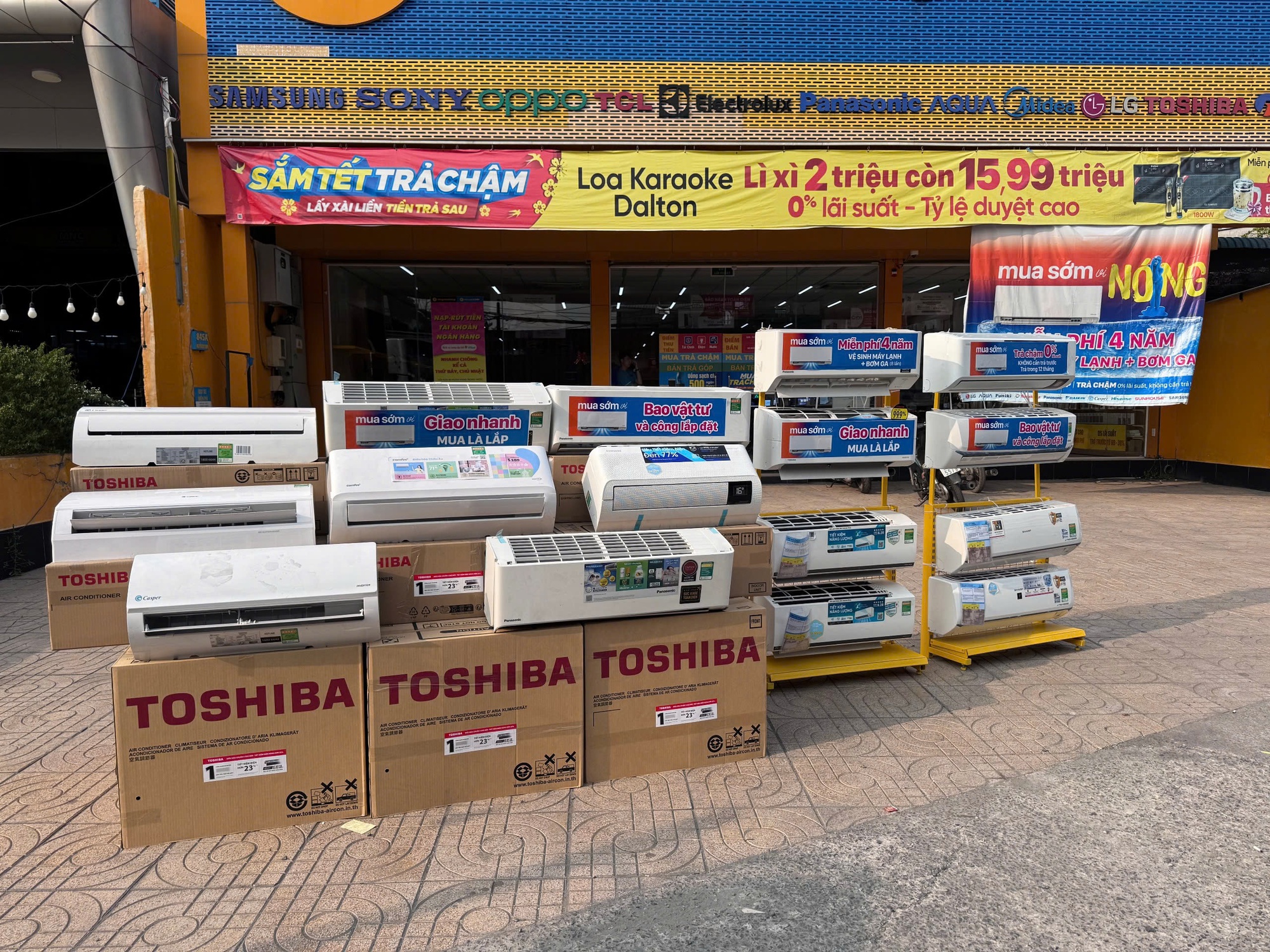 Vào mùa nóng, máy lạnh vẫn ế dài - Ảnh 1