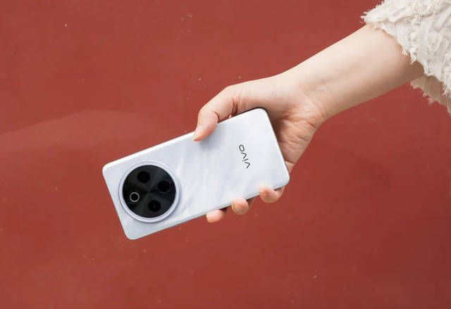 Mẫu smartphone xứng đáng "bá chủ" tầm giá 6 triệu: Pin 7300mAh cực khủng, màn chất hơn iPhone 16, sạc 90W - Ảnh 4