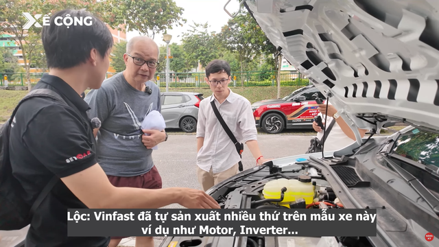 Gặp đoàn xe điện Việt phượt xuyên Đông Nam Á, người Singapore nói: "Tôi rất tự hào về VinFast" - Ảnh 4