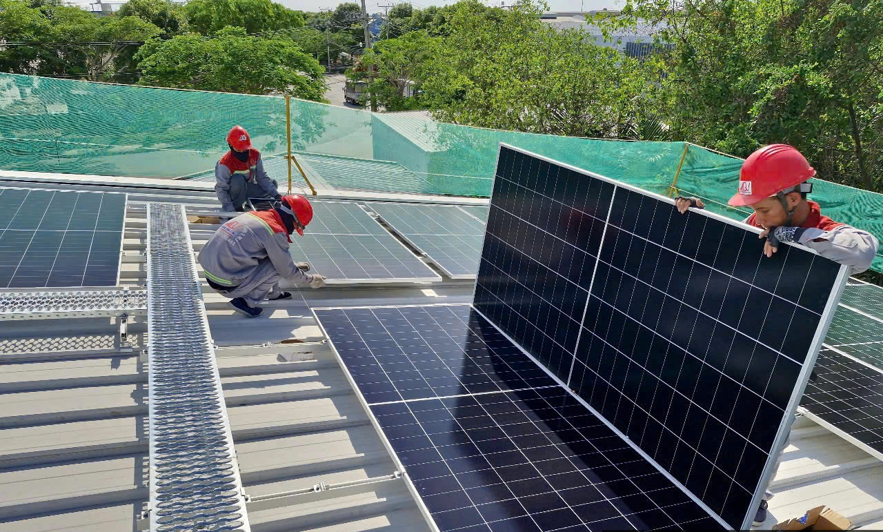 Điện mặt trời mái nhà "sốt" trở lại - Ảnh 1