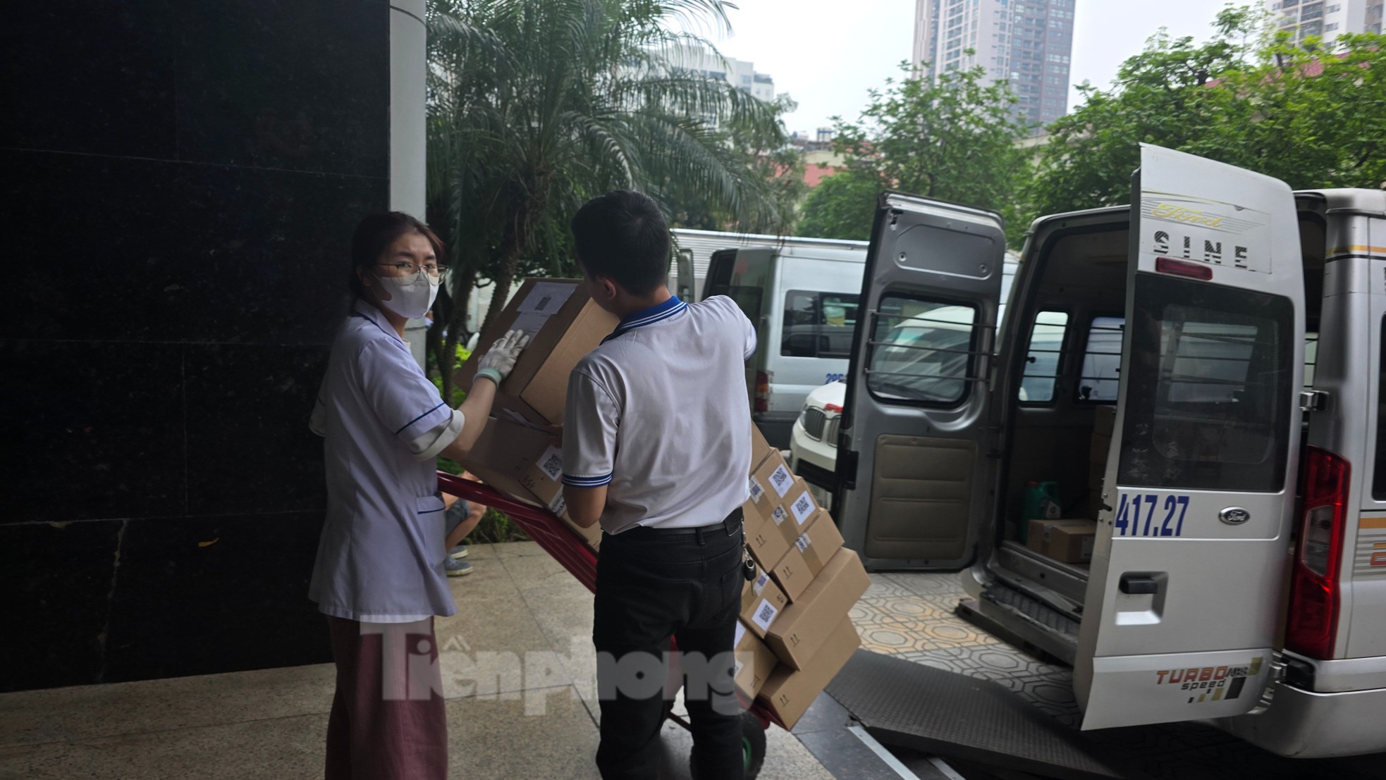 Hà Nội: Chợ thuốc lớn nhất miền Bắc hoạt động cầm chừng sau vụ án thuốc giả vừa bị triệt phá - Ảnh 8