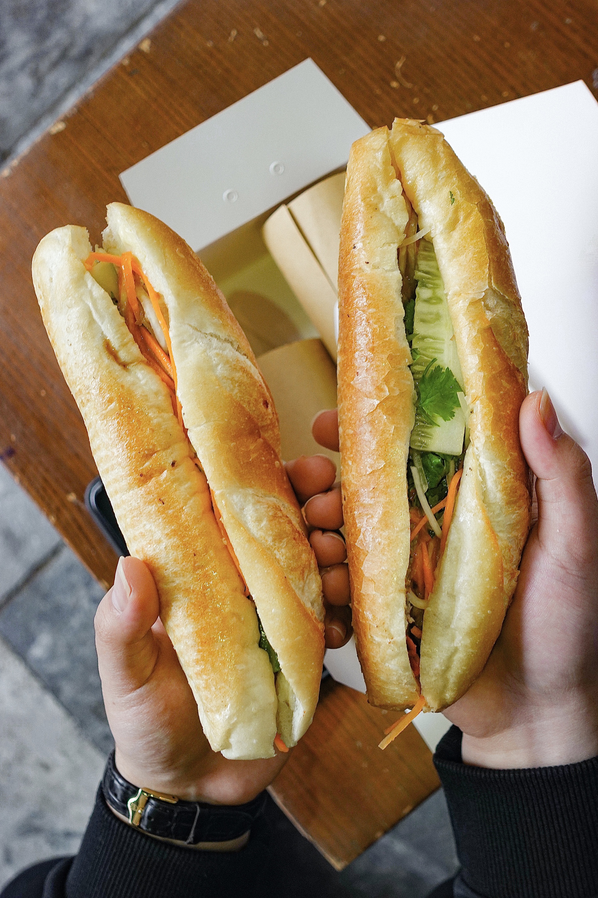 Hàng bánh mì đông khách Tây nhất Hà Nội: Chờ 20 phút để mua ổ bánh 45k liệu có xứng đáng? - Ảnh 15