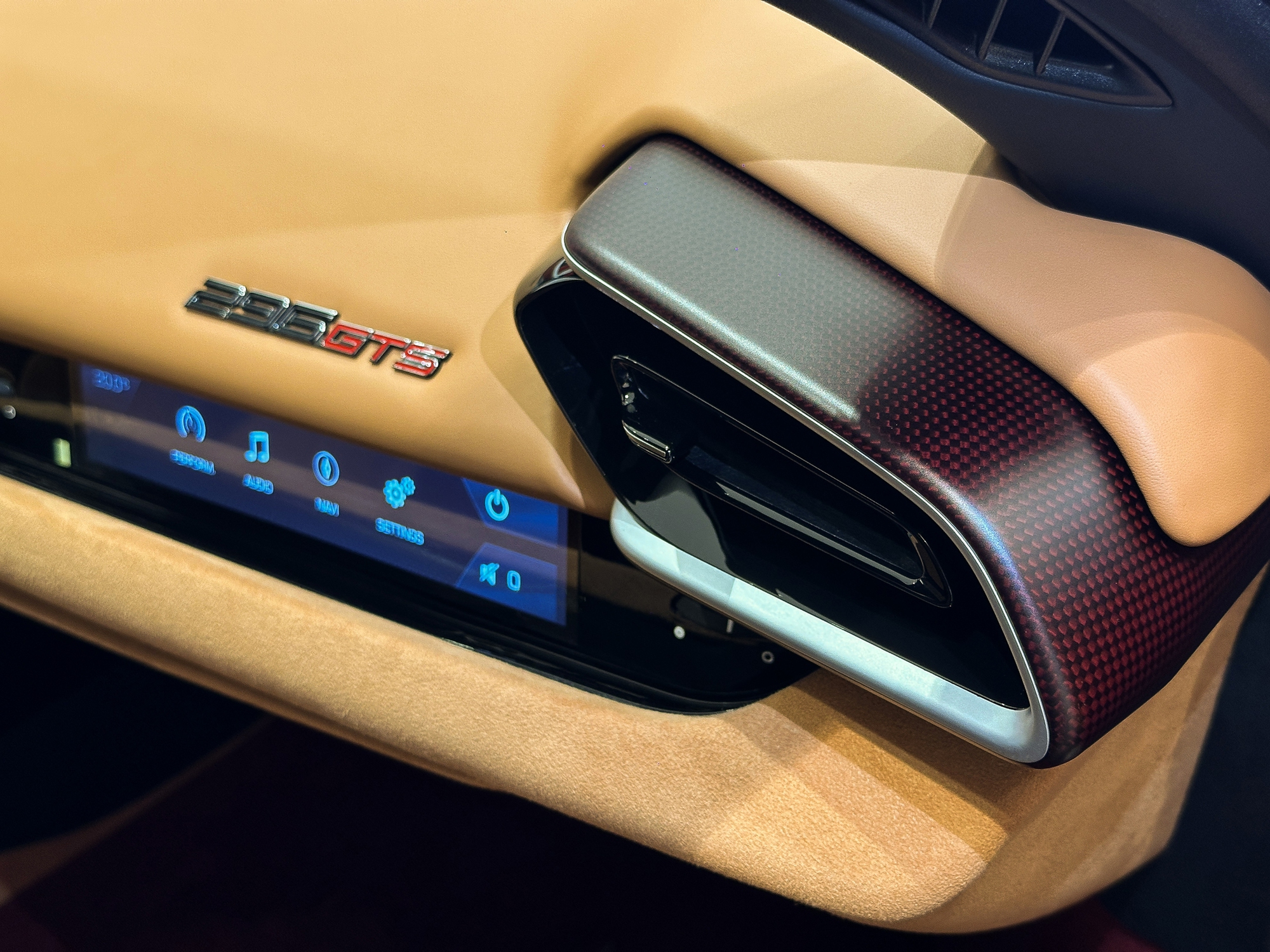 Ảnh thực tế Ferrari 296 GTS độc nhất Việt Nam: Màu sơn giống xe đua F1, nhiều chi tiết hiếm có trên siêu xe trong nước - Ảnh 13