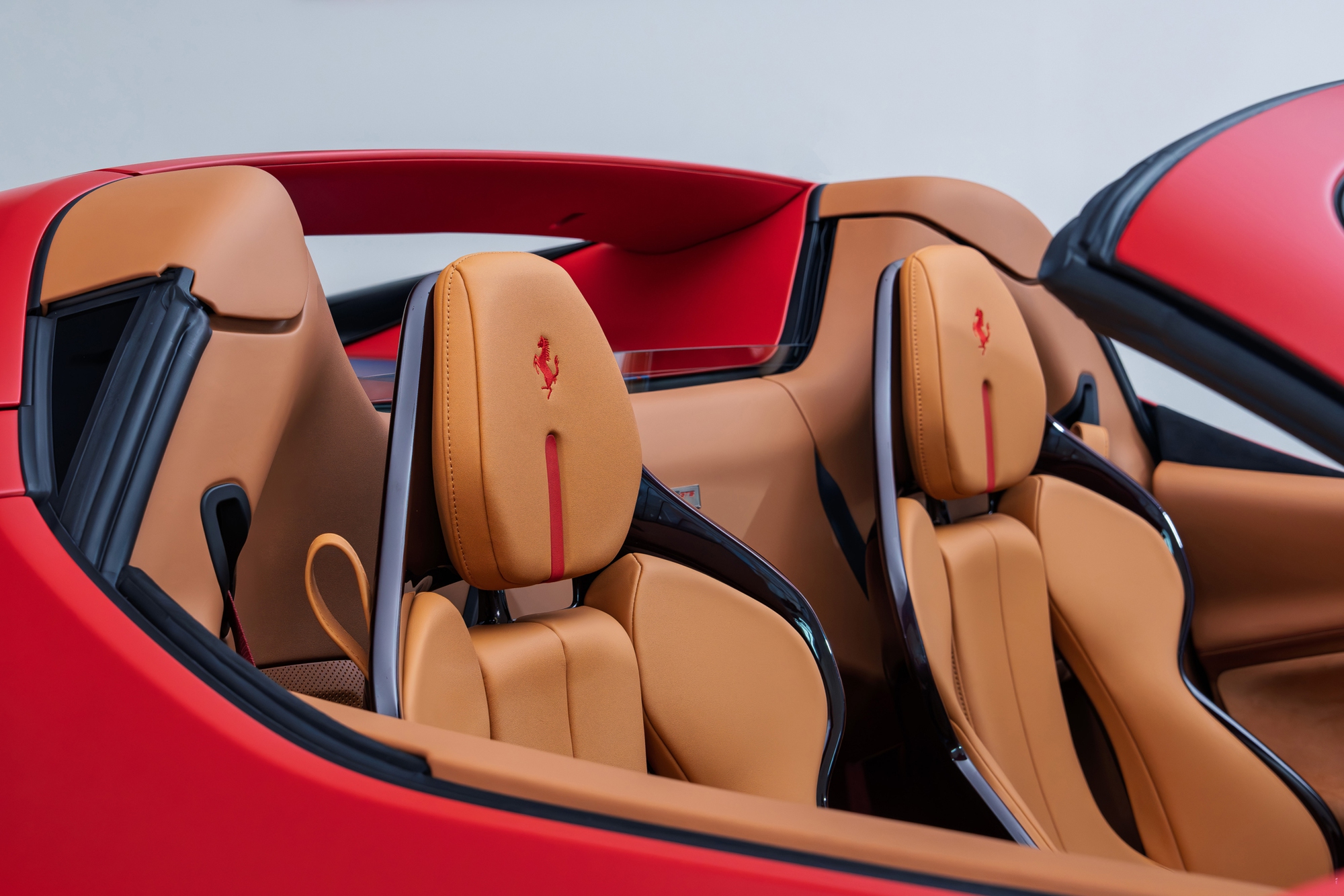 Ảnh thực tế Ferrari 296 GTS độc nhất Việt Nam: Màu sơn giống xe đua F1, nhiều chi tiết hiếm có trên siêu xe trong nước - Ảnh 9