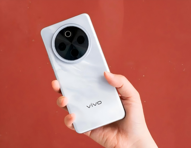 Mẫu smartphone xứng đáng "bá chủ" tầm giá 6 triệu: Pin 7300mAh cực khủng, màn chất hơn iPhone 16, sạc 90W - Ảnh 2