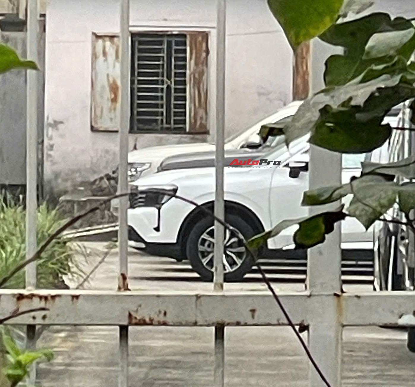 Ford Territory 2025 lần đầu lộ diện trên đường tại Việt Nam: Thiết kế đầu, mâm mới, kính hông có điểm khác biệt, sớm ra mắt đấu CX-5 - Ảnh 2