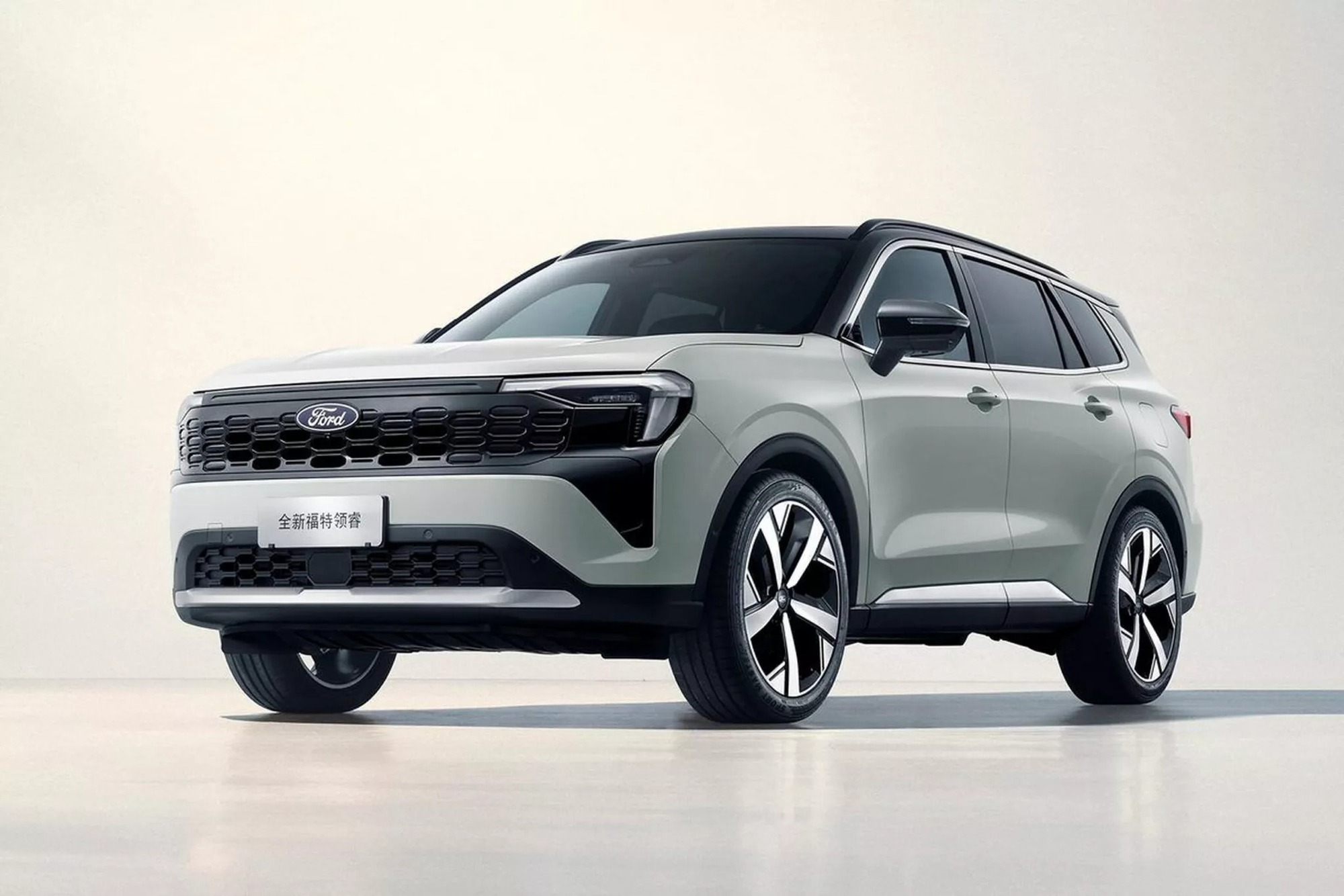 Ford Territory 2025 lần đầu lộ diện trên đường tại Việt Nam: Thiết kế đầu, mâm mới, kính hông có điểm khác biệt, sớm ra mắt đấu CX-5 - Ảnh 3