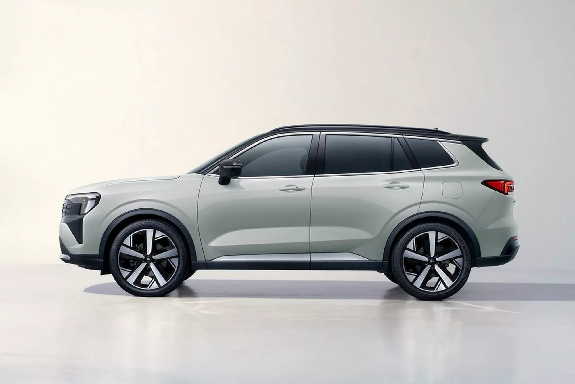 Ford Territory 2025 lần đầu lộ diện trên đường tại Việt Nam: Thiết kế đầu, mâm mới, kính hông có điểm khác biệt, sớm ra mắt đấu CX-5 - Ảnh 5