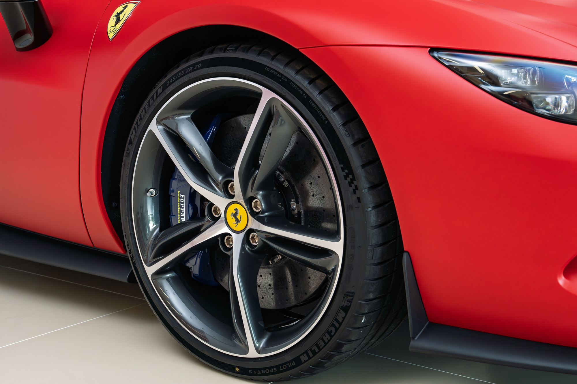 Ảnh thực tế Ferrari 296 GTS độc nhất Việt Nam: Màu sơn giống xe đua F1, nhiều chi tiết hiếm có trên siêu xe trong nước - Ảnh 6