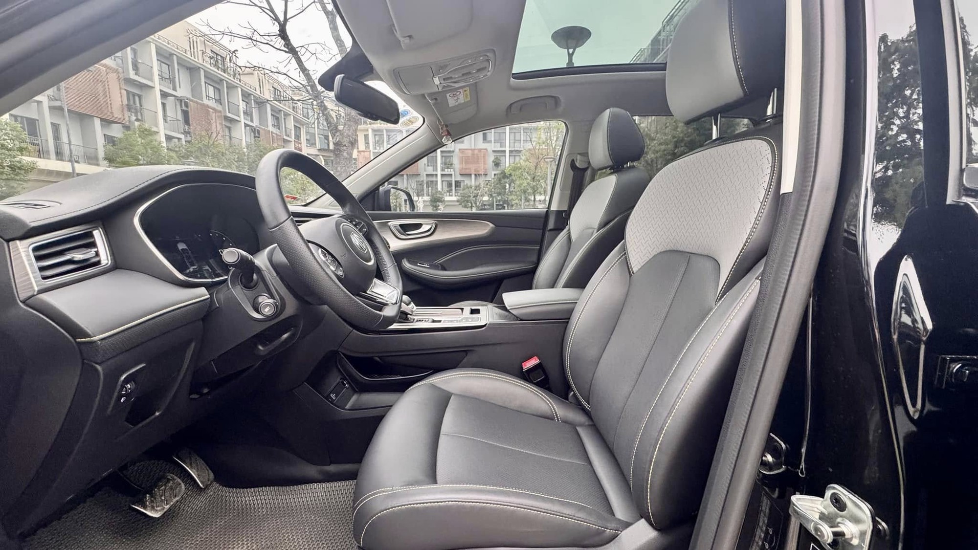 MG RX5 giảm giá 179 triệu đồng: Xe hạng C giá chỉ ngang Seltos, Yaris Cross nhưng người dùng phải đánh đổi một thứ - Ảnh 2