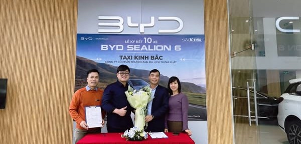 Còn chưa ra mắt, một doanh nghiệp vận tải đã 'chốt đơn' 10 chiếc xe hybrid đầu tiên của BYD để chạy taxi - Ảnh 1