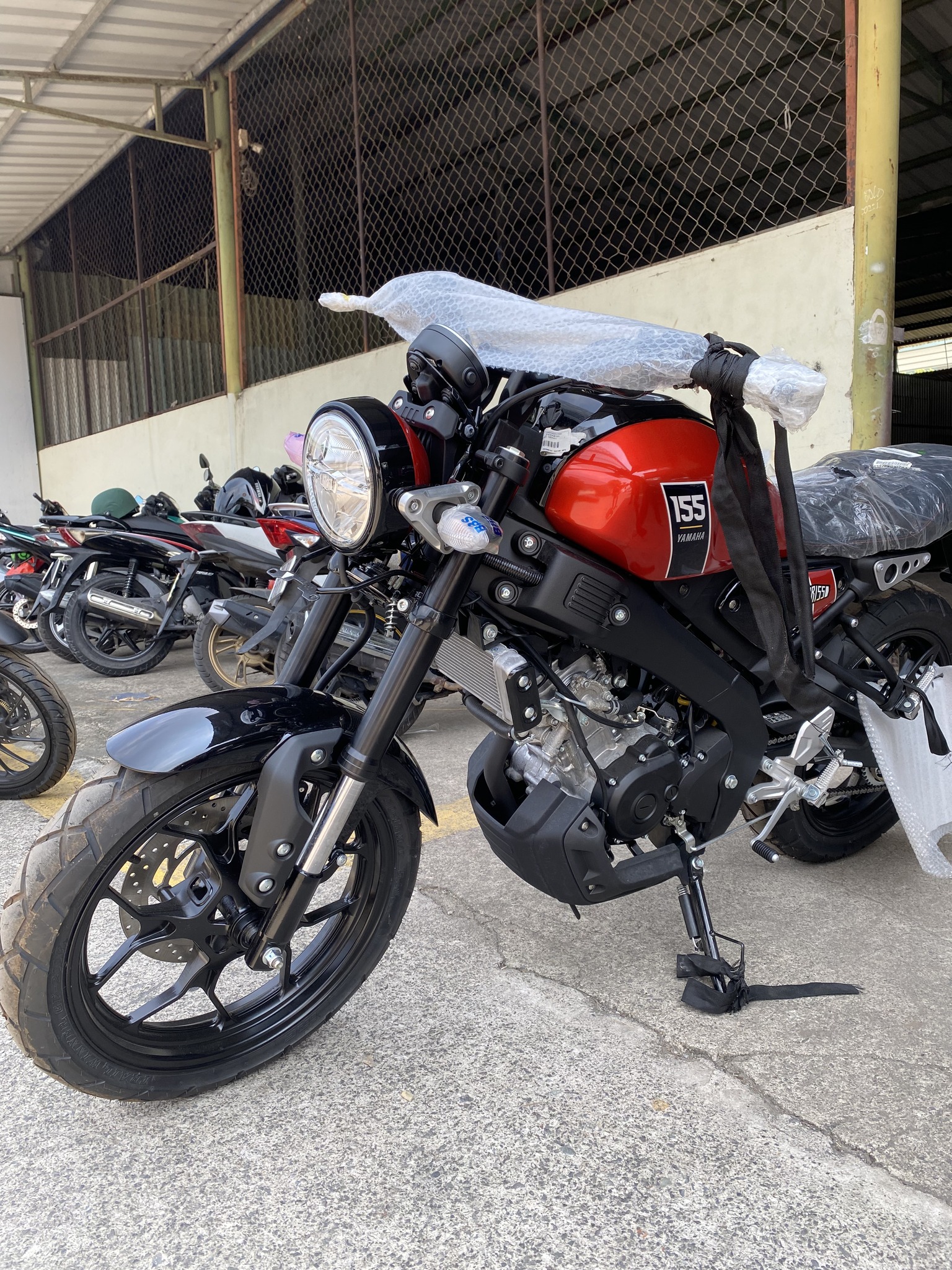 Xe Yamaha dáng đẹp đời mới có mặt ở đại lý: Mạnh 20 mã lực, ăn xăng 2L/100km, đấu mẫu Honda vừa về nước - Ảnh 9