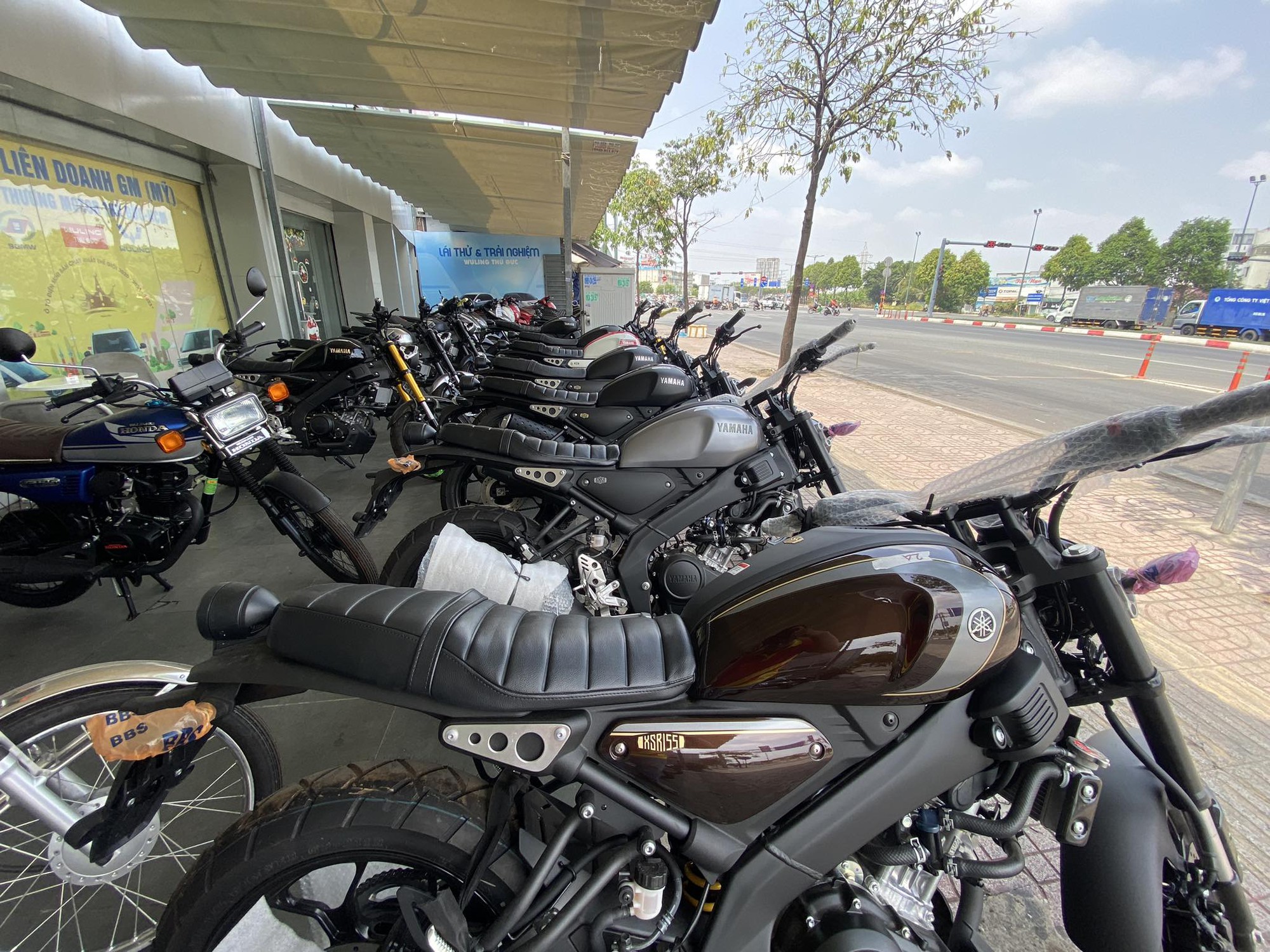 Xe Yamaha dáng đẹp đời mới có mặt ở đại lý: Mạnh 20 mã lực, ăn xăng 2L/100km, đấu mẫu Honda vừa về nước - Ảnh 7