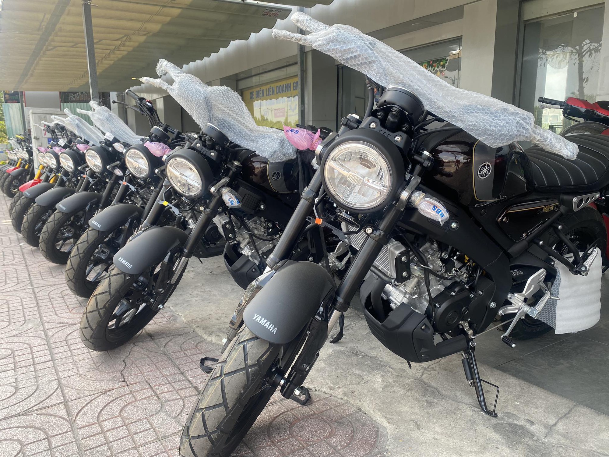 Xe Yamaha dáng đẹp đời mới có mặt ở đại lý: Mạnh 20 mã lực, ăn xăng 2L/100km, đấu mẫu Honda vừa về nước - Ảnh 3