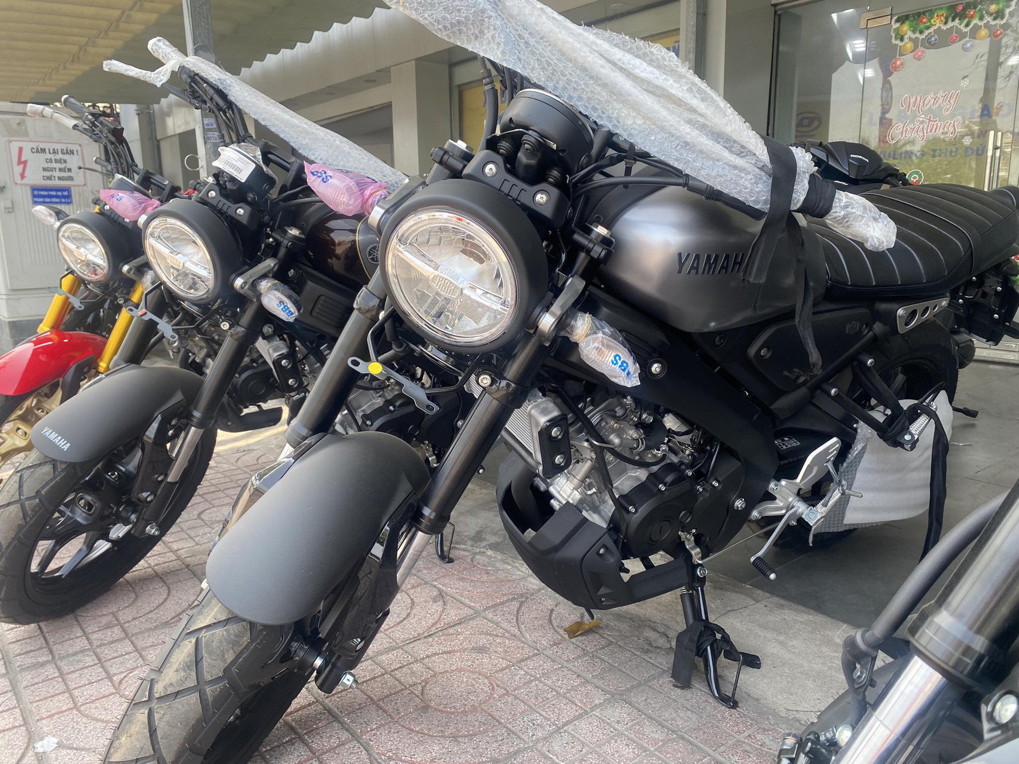 Xe Yamaha dáng đẹp đời mới có mặt ở đại lý: Mạnh 20 mã lực, ăn xăng 2L/100km, đấu mẫu Honda vừa về nước - Ảnh 2