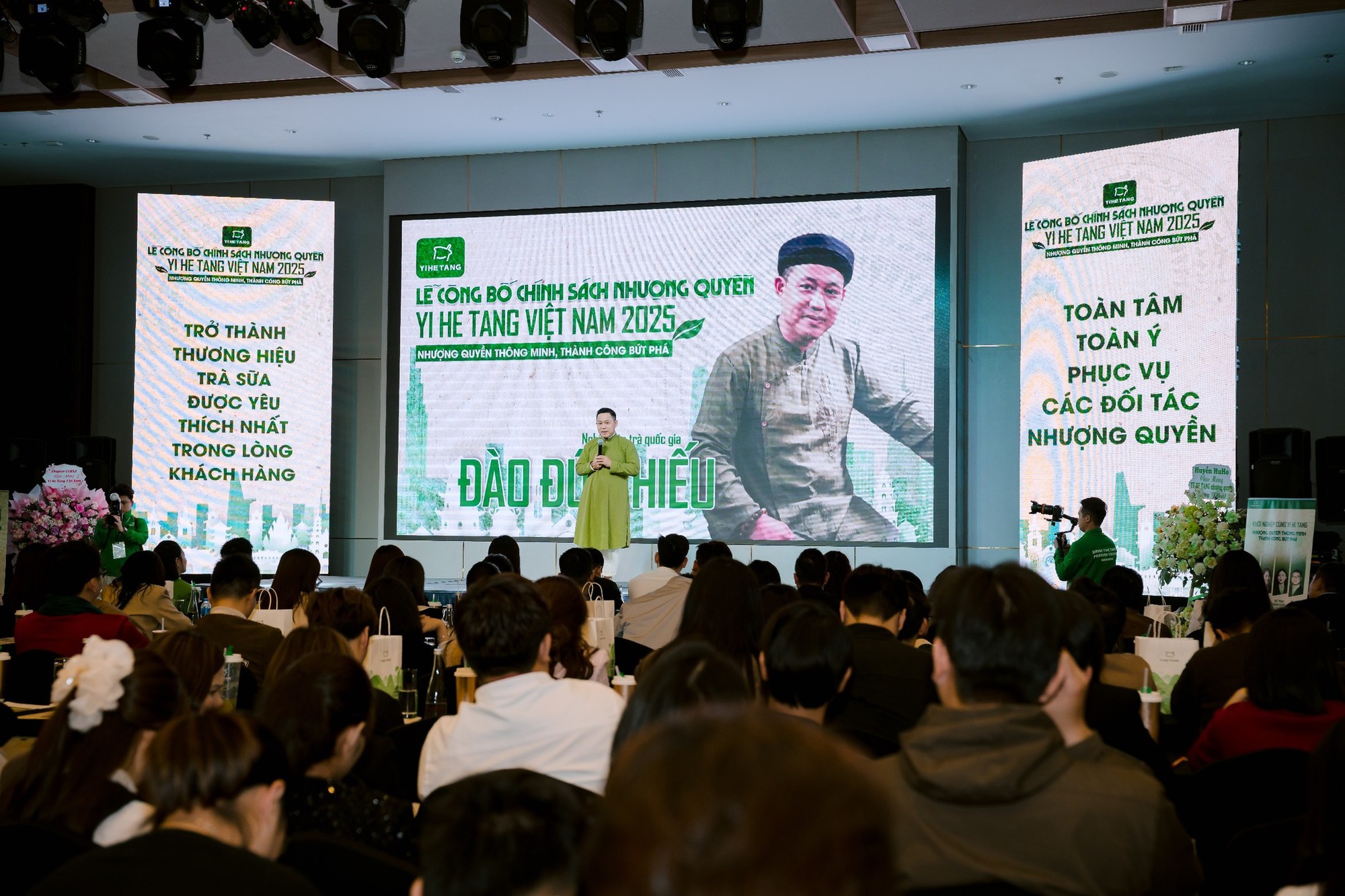 Một brand trà sữa Trung Quốc bất ngờ 'Việt hóa' menu, dự kiến mở 500 cửa hàng nhượng quyền đến năm 2028, liệu có đủ sức đấu nổi Phê La, La Boong? - Ảnh 2