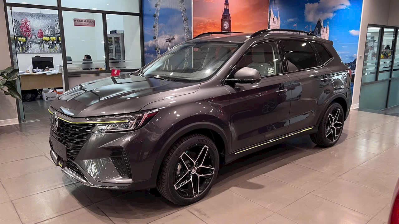 MG RX5 giảm giá 179 triệu đồng: Xe hạng C giá chỉ ngang Seltos, Yaris Cross nhưng người dùng phải đánh đổi một thứ - Ảnh 1