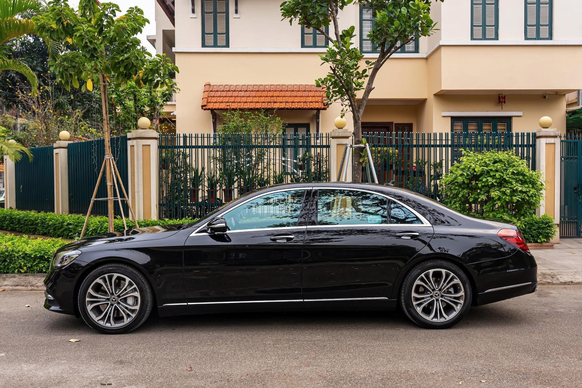 Mercedes-Benz S 450 rao bán 1,8 tỷ đồng: Người bán nói 'tội gì mua C 300', đẳng cấp S-Class 'vẫn khác lắm' - Ảnh 3