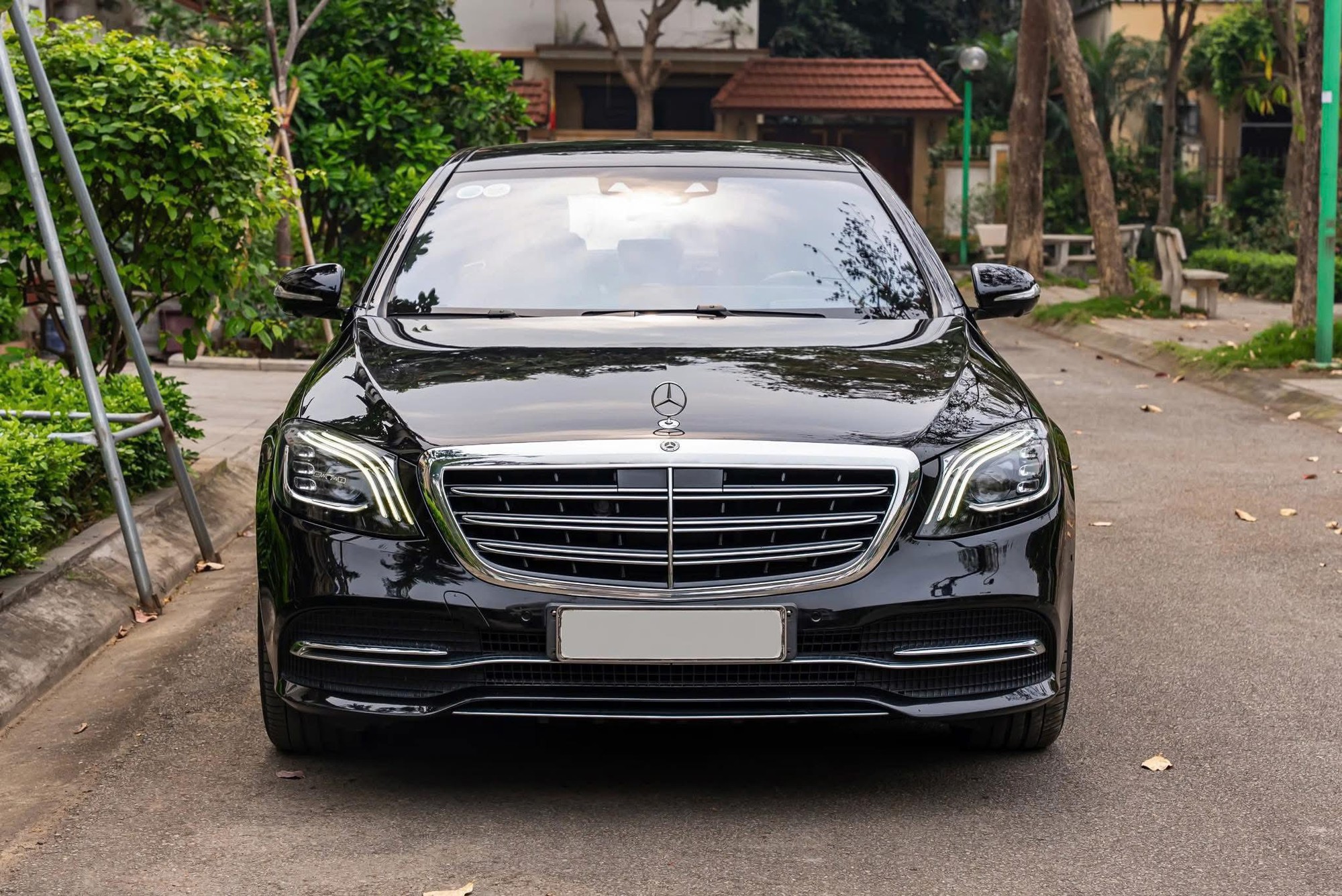 Mercedes-Benz S 450 rao bán 1,8 tỷ đồng: Người bán nói 'tội gì mua C 300', đẳng cấp S-Class 'vẫn khác lắm' - Ảnh 1