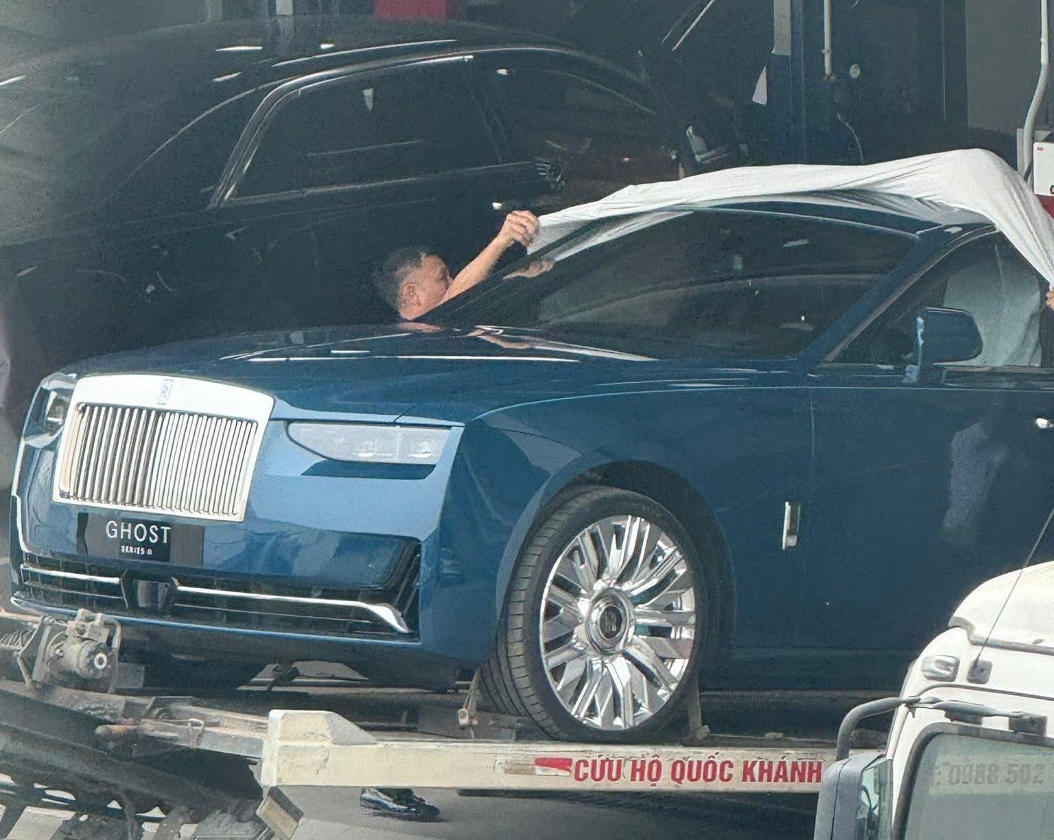Rolls-Royce Ghost Series II lộ diện tại Việt Nam: Diện mạo khác, có option tốn thêm 20 giờ chế tác thủ công, ra mắt ngay tuần sau - Ảnh 2