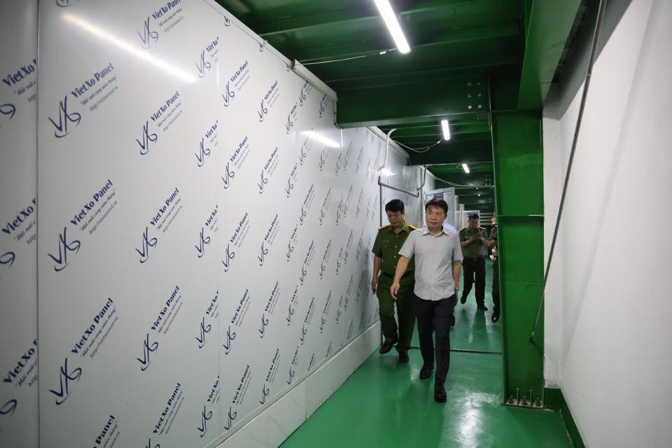 ẢNH: Khám xét khẩn cấp Công ty Famimoto Việt Nam, choáng với số lượng 40 tấn mì chính, 22 tấn hạt nêm giả - Ảnh 4