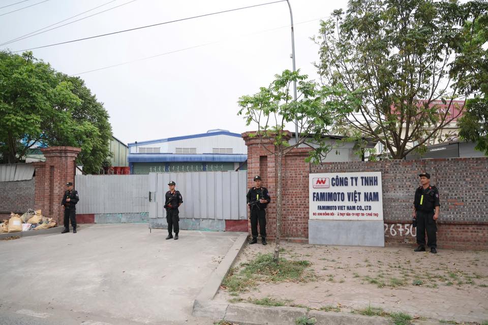 ẢNH: Khám xét khẩn cấp Công ty Famimoto Việt Nam, choáng với số lượng 40 tấn mì chính, 22 tấn hạt nêm giả - Ảnh 1