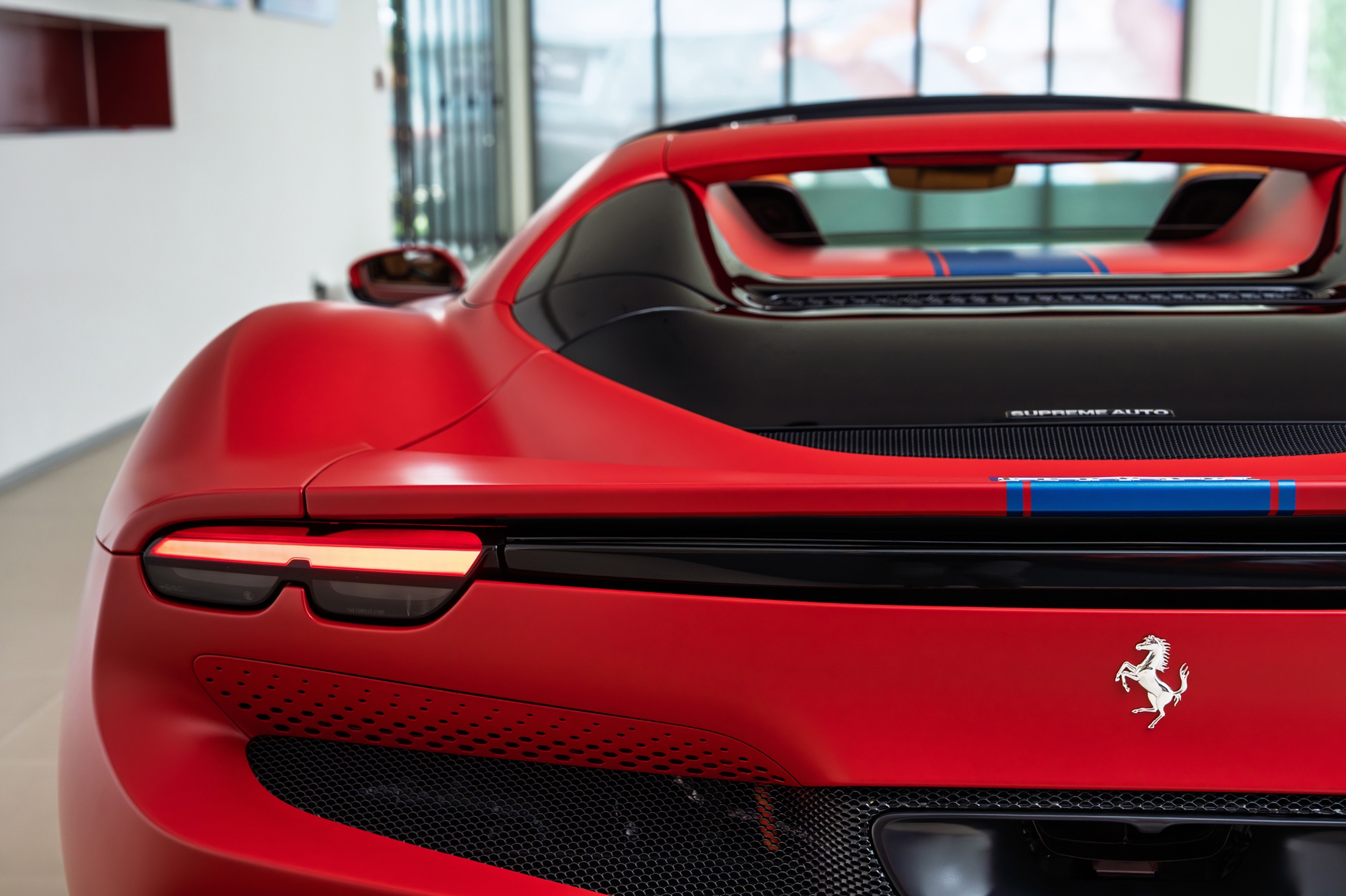 Ảnh thực tế Ferrari 296 GTS độc nhất Việt Nam: Màu sơn giống xe đua F1, nhiều chi tiết hiếm có trên siêu xe trong nước - Ảnh 8