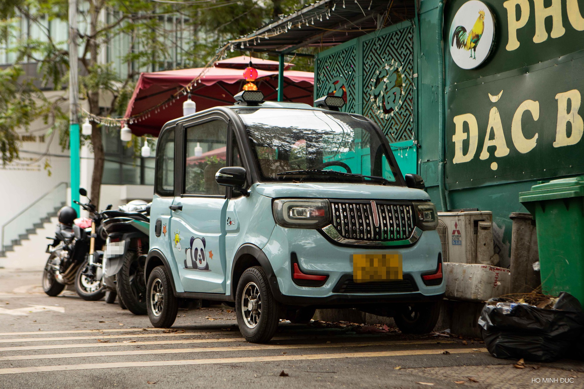 Xuất hiện ở Hà Nội chiếc ô tô mang biển vàng ngang giá Honda Air Blade: Có gì tiện nghi, đi nhanh cỡ nào? - Ảnh 1