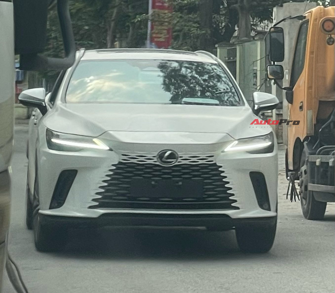 Lexus RX 350h 2025 đã về Việt Nam: Tinh ý mới thấy điểm khác bản xăng, dễ thêm công nghệ, máy tiết kiệm xăng cạnh tranh X5, Q7 - Ảnh 5