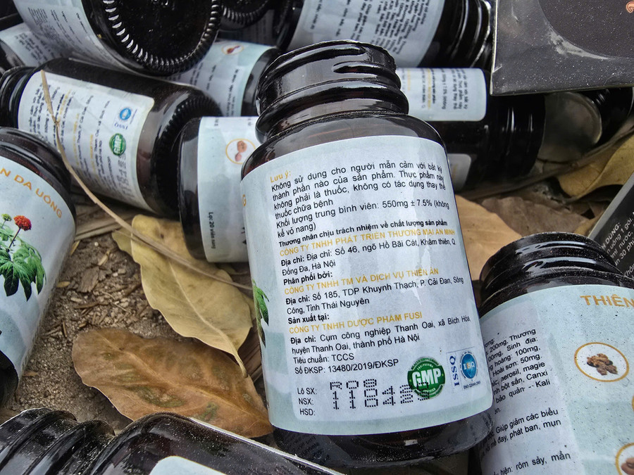 Số lượng lớn thực phẩm chức năng vứt tràn lan tại phố Nguyễn Lân, Hà Nội - Ảnh 6