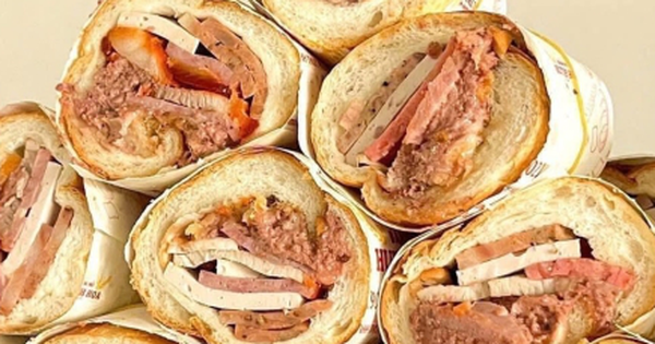Hội chị em rủ nhau ‘xách tay’ bánh mì đắt nhất TP.HCM
