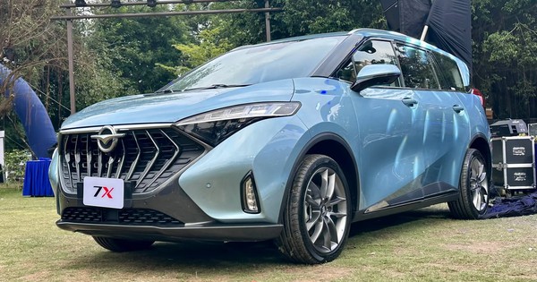 Chật vật tìm khách, MPV kín tiếng nhất Việt Nam Haima 7X giảm giá tới gần 200 triệu đồng
