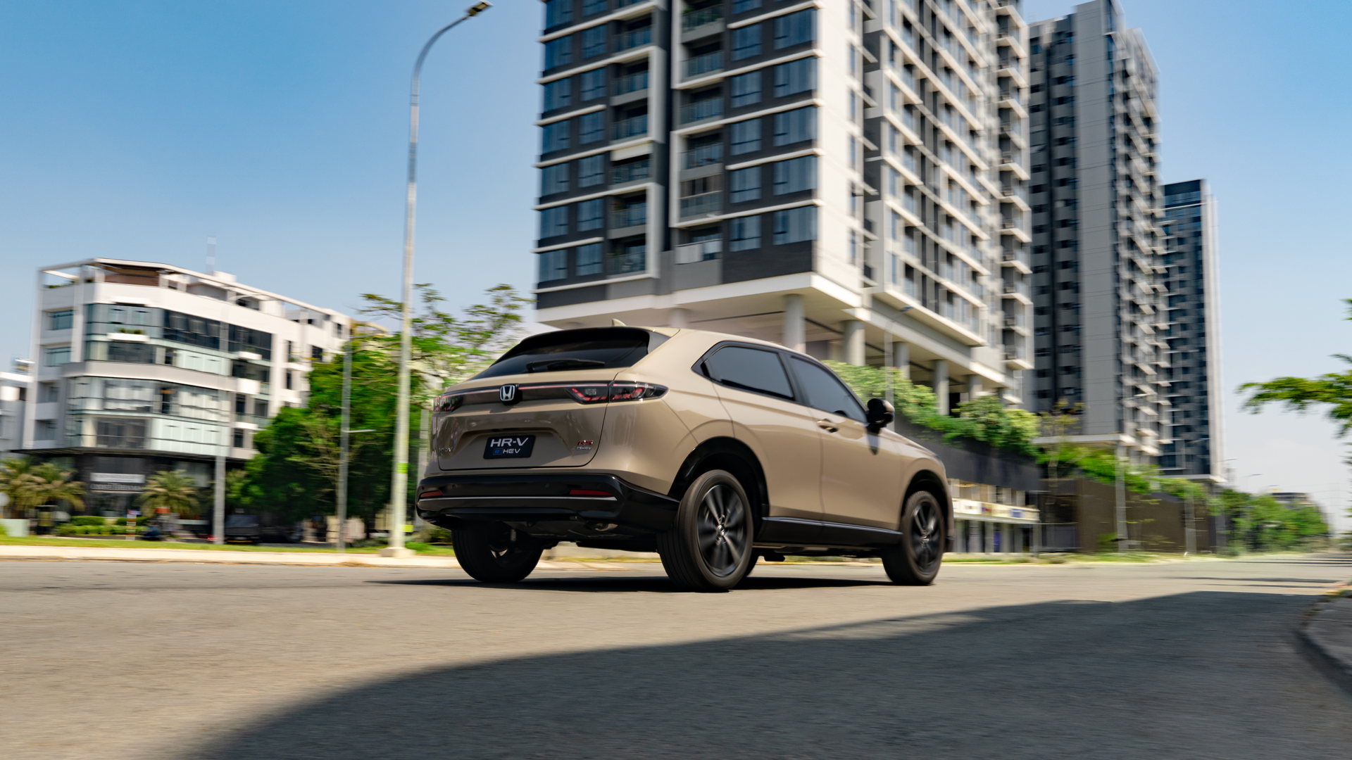 Honda HR-V 2025 giá khởi điểm cao hơn Mazda CX-5, thêm bản hybrid giá 869 triệu - Ảnh 2