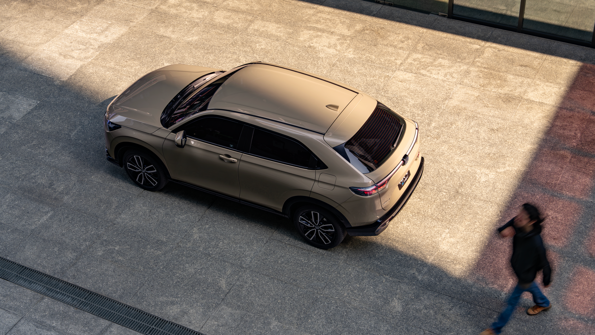 Honda HR-V 2025 giá khởi điểm cao hơn Mazda CX-5, thêm bản hybrid giá 869 triệu - Ảnh 1