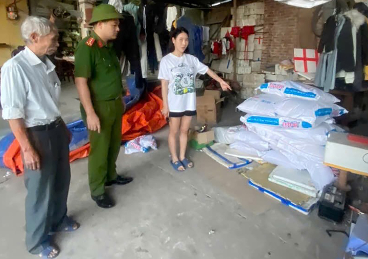 Nữ quái đất Mỏ sản xuất hơn 66.000 gói thuốc diệt cỏ giả bằng hạt nêm - Ảnh 3