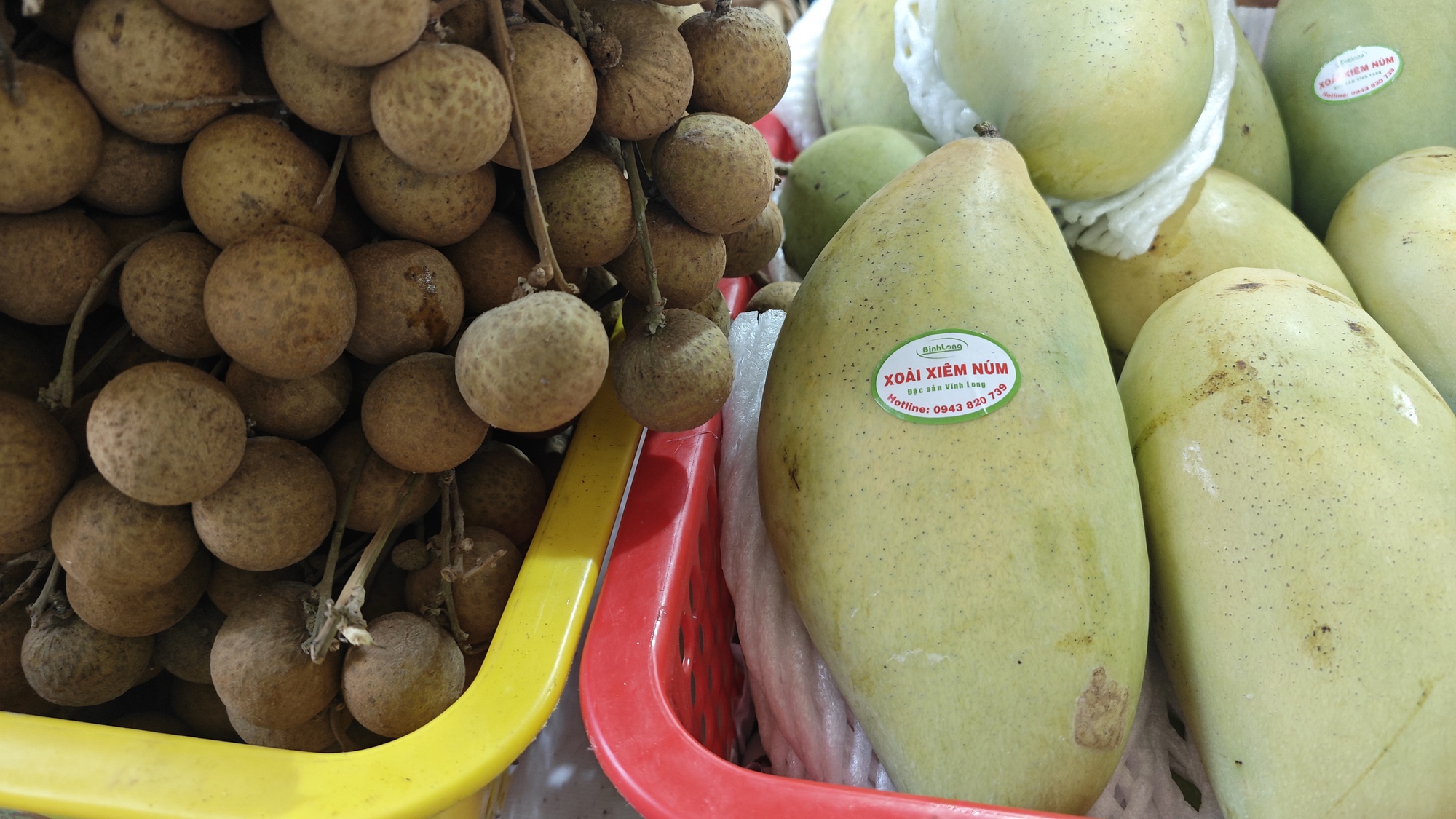 Lo giá đỗ ngâm hóa chất, người tiêu dùng "săn" giá ốm, rễ dài ở chợ xanh - Ảnh 7