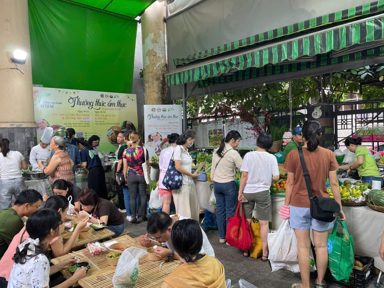 Lo giá đỗ ngâm hóa chất, người tiêu dùng "săn" giá ốm, rễ dài ở chợ xanh - Ảnh 9