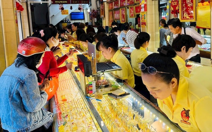 Chuyên gia: Vàng rất khó quay về mốc 100 triệu đồng/lượng - Ảnh 1